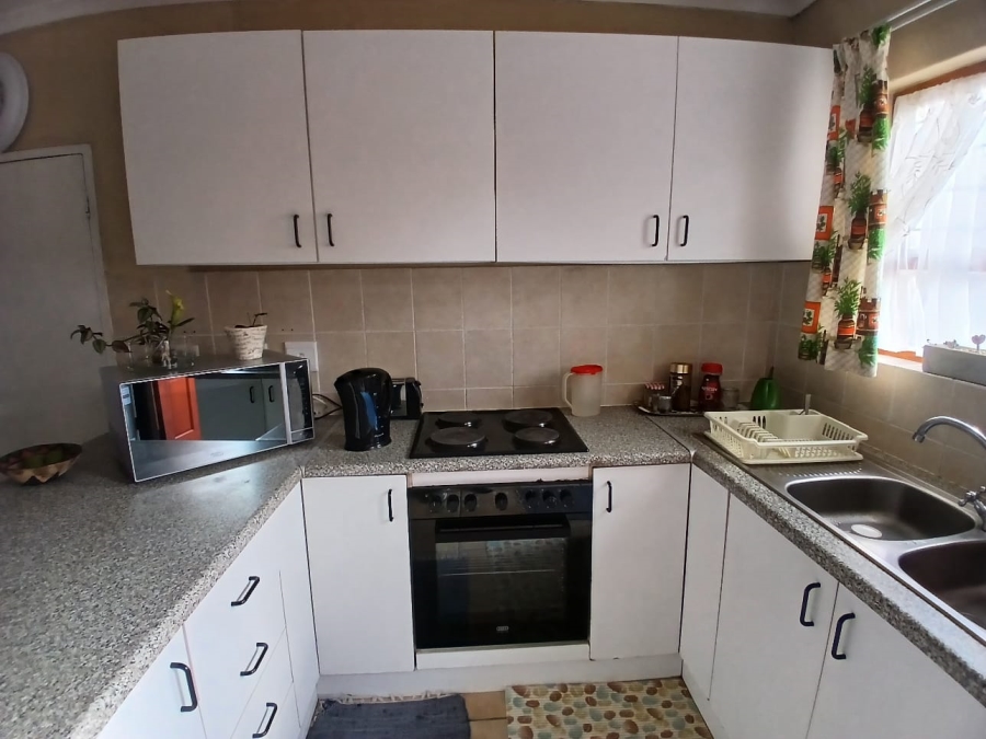 To Let 2 Bedroom Property for Rent in Guldenland Western Cape
